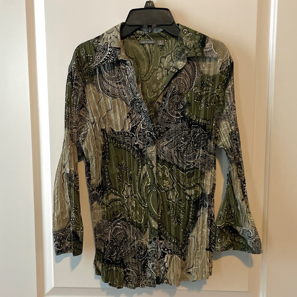 Vintage 1970s Green Paisley Women's Button Up Collared Blouse